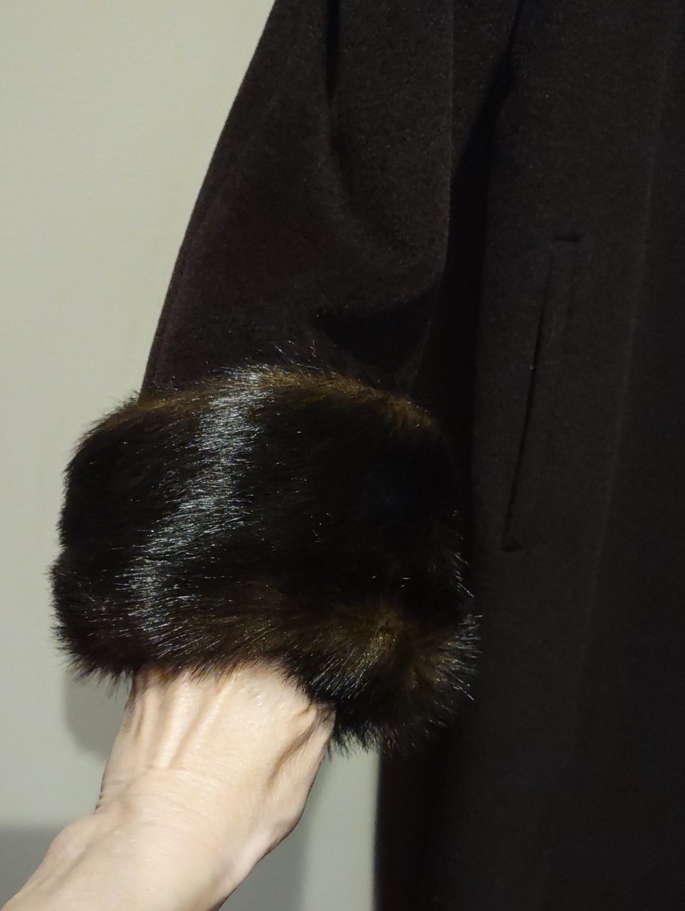 Long Brown Cashmere Blend Coat with faux fur trim M-L - Picture 3 of 16